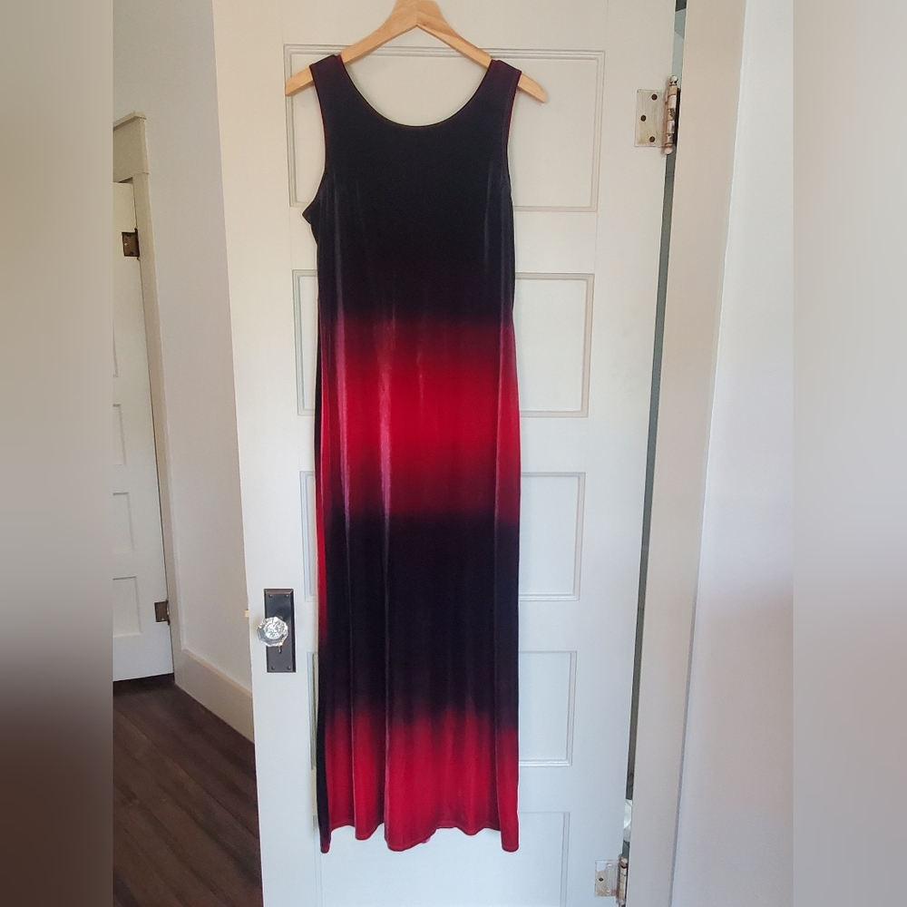 🍇3/$10 Velvet gown